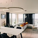 アパート Sky Tower View With Parking By Interhome *