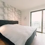 アパート Sky Tower View With Parking By Interhome *