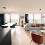 アパート Sky Tower View With Parking By Interhome