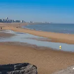 Sky Tower View With Parking By Interhome アパート *