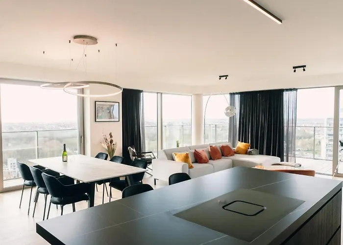 Sky Tower View With Parking By Interhome Apartman